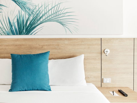Novotel Cairns Oasis Resort - Holiday Adelaide 2