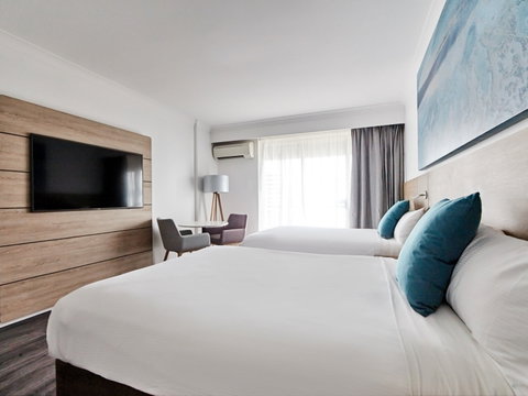Novotel Cairns Oasis Resort - Holiday Adelaide 3