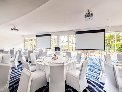Novotel Cairns Oasis Resort - Holiday Adelaide 9