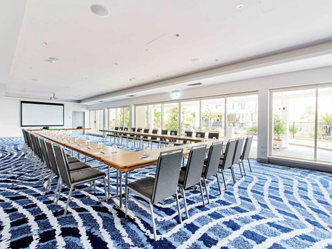 Novotel Cairns Oasis Resort - Holiday Adelaide 11