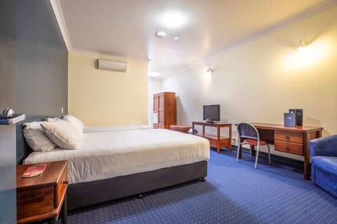 Atherton Hotel - Holiday Adelaide 2