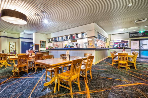 Atherton Hotel - Holiday Adelaide 6
