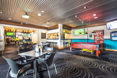 Atherton Hotel - Holiday Adelaide 9