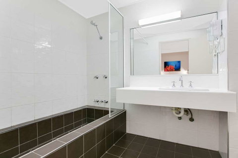 Comfort Inn Cairns City - Holiday Adelaide 8