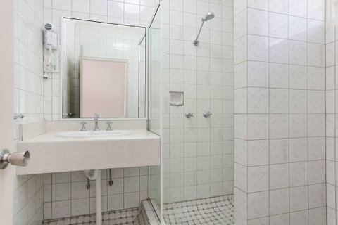 Comfort Inn Cairns City - Holiday Adelaide 10
