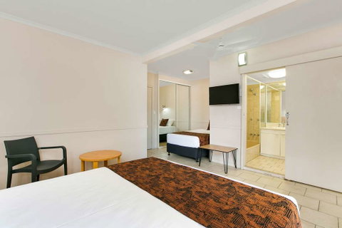 Comfort Inn Cairns City - Holiday Adelaide 11