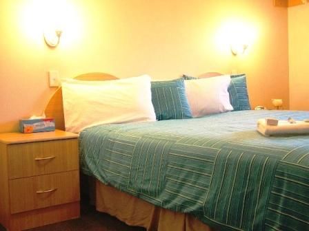 Arena Hotel - Holiday Adelaide 1