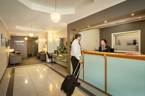Quest Waterfront Serviced Apartments - Holiday Adelaide 1