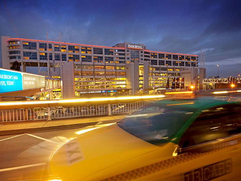 PARKROYAL Melbourne Airport - Holiday Adelaide 0