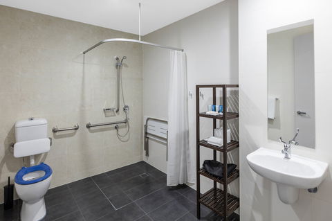 Meriton Serviced Apartments North Sydney - Holiday Adelaide 0