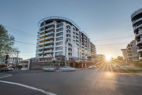 Adina Apartment Hotel Wollongong - Holiday Adelaide 0