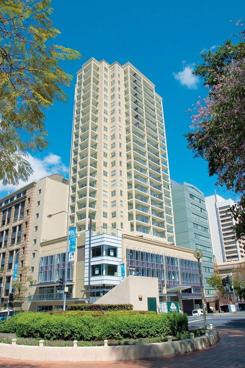 Oaks Lexicon Apartment Hotel - Holiday Adelaide 0