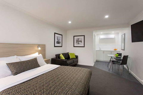 Hamilton Lonsdale Motel - Holiday Adelaide 0