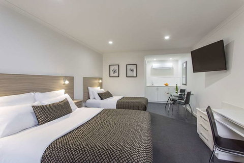 Hamilton Lonsdale Motel - Holiday Adelaide 3