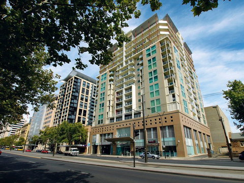 Oaks Embassy - Holiday Adelaide 0