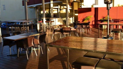 Isa Hotel - Holiday Adelaide 1