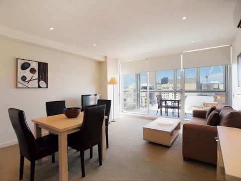 IStay Precinct - Holiday Adelaide 2