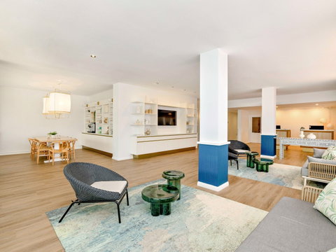 Mercure Cairns - Holiday Adelaide 0