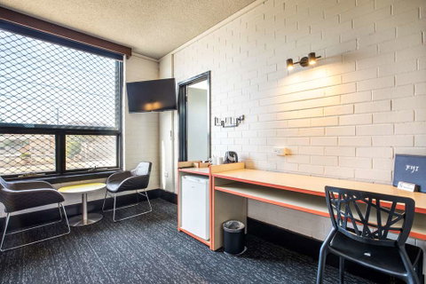 Nightcap At Glengala Hotel - Holiday Adelaide 1