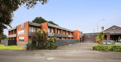 Nightcap At Waltzing Matilda Hotel - Holiday Adelaide 1