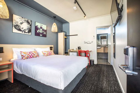 Monash Hotel - Holiday Adelaide 1