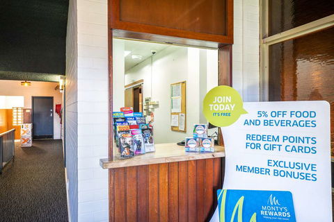 Chardons Corner Hotel - Holiday Adelaide 1