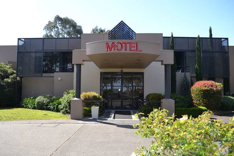 Dingley International Hotel - Holiday Adelaide 0