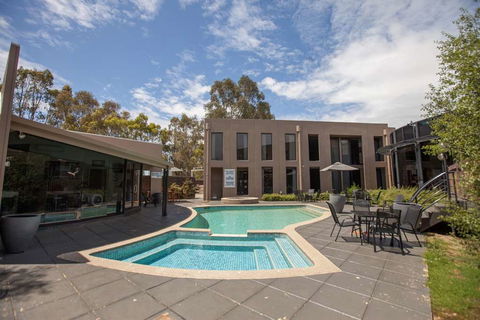 Dingley International Hotel - Holiday Adelaide 1