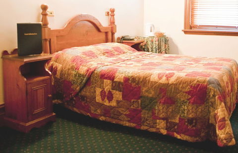 O'Malleys Hotel - Holiday Adelaide 1