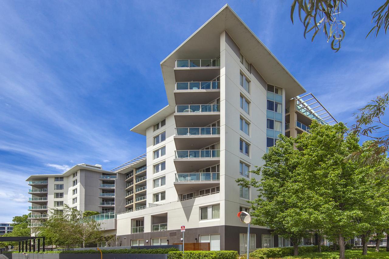 Apartment Broadbeach Waters QLD Holiday Adelaide
