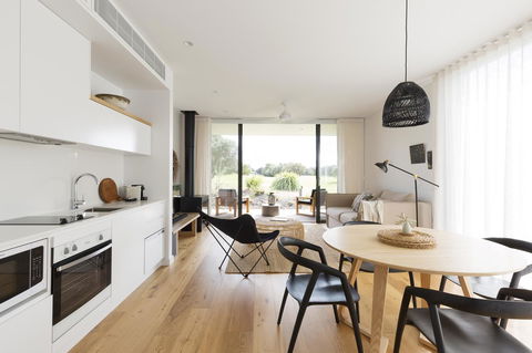 Bangalay Luxury Villas - Holiday Adelaide 1