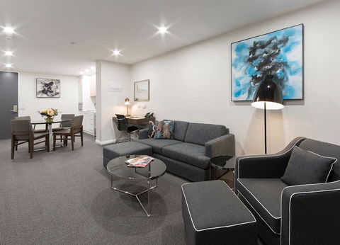 Avenue Hotel Canberra - Holiday Adelaide 2