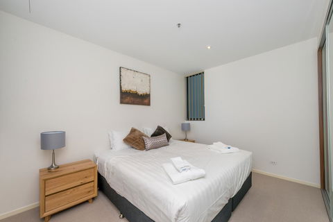 Manhattan 303 Canberra City ACT - Holiday Adelaide 1