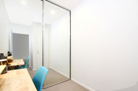 IQ Smart Apartments 704 Braddon ACT - Holiday Adelaide 1