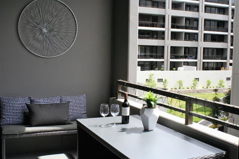 Modern Executive Apt@Barton*1BR*WiFi*Gym*Secure Parking*Canberra - Holiday Adelaide 2