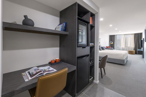 Deco Hotel Canberra - Holiday Adelaide 7