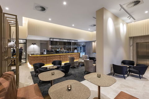 Deco Hotel Canberra - Holiday Adelaide 3