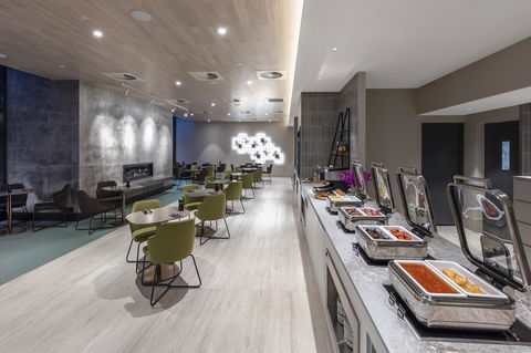 Deco Hotel Canberra - Holiday Adelaide 2