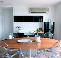 Staying Places - The Avenue - Holiday Adelaide