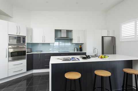 Mollymook Beachfront Penthouse 9 - Holiday Adelaide 4