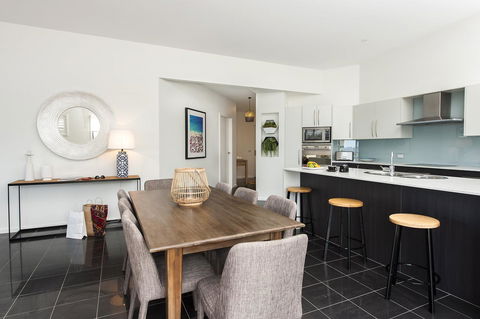 Mollymook Beachfront Penthouse 9 - Holiday Adelaide 5