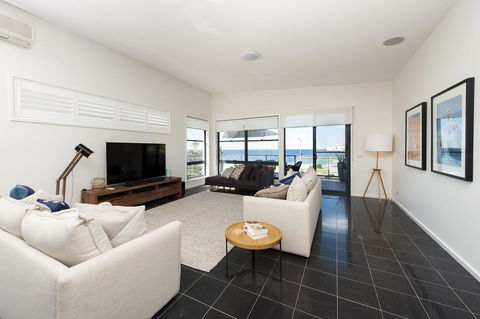 Mollymook Beachfront Penthouse 9 - Holiday Adelaide 1