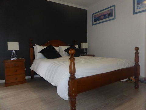 Lure Bed And Breakfast - Holiday Adelaide 6