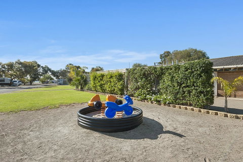 Port Broughton Tourist Park - Holiday Adelaide 6