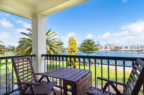 Port Adelaide Harbourside House - Holiday Adelaide 7