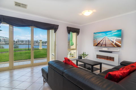 Port Adelaide Harbourside House - Holiday Adelaide 2