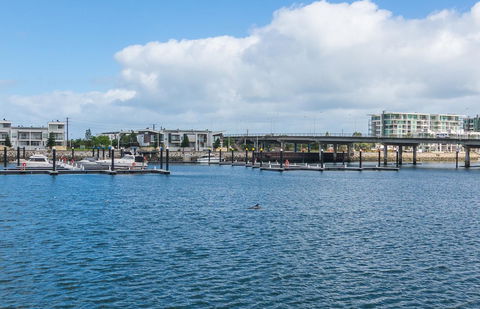 Port Adelaide Harbourside House - Holiday Adelaide 10