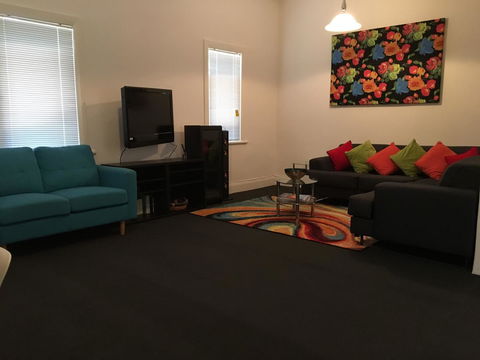 Cowan Street Bungalow - Holiday Adelaide 7