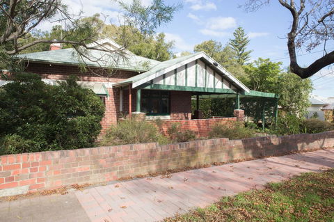 Cowan Street Bungalow - Holiday Adelaide 13