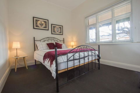 Cowan Street Bungalow - Holiday Adelaide 4